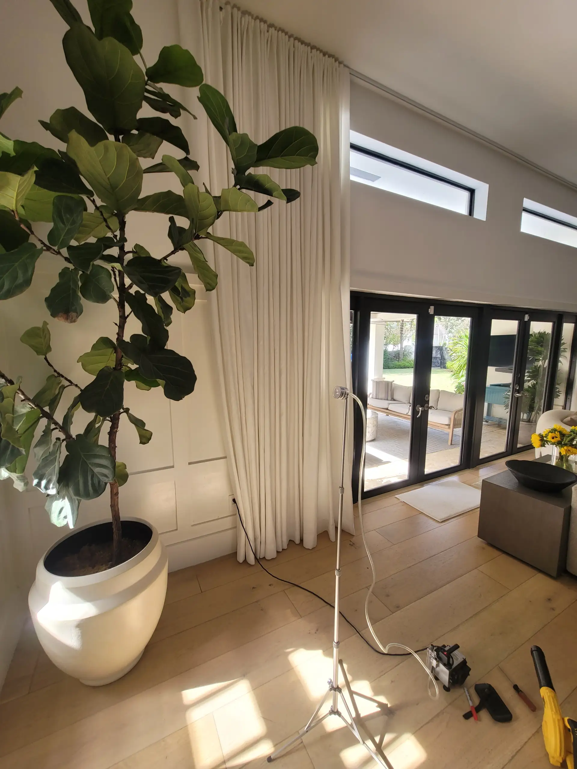 Air sampling for mold spores in South Florida living room